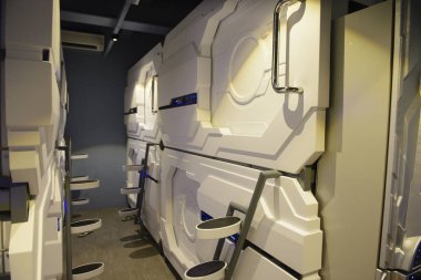 Kuala Lumpur, Malezya - 17 Temmuz 2018: alan otel kapsül iç içinde