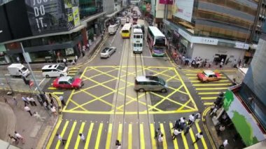 Hong Kong, Çin - 15 Ağustos 2018: Zaman atlamalı üstten görünüm insan Hong Kong yol geçiş