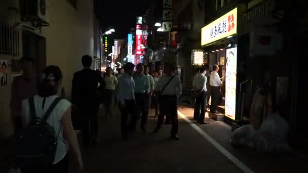 Tokio Japan Juni 2018 Menschen Spazieren Nachts Durch Restaurants Und — Stockvideo