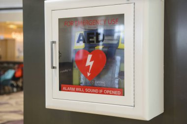 Duvardaki otomatik dış Defibrillator(Aed)