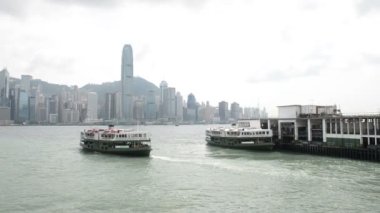 Hong Kong, Çin - 15 Ağustos 2018: A vapuru Victoria Harbor geçişi