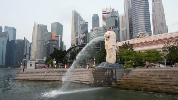 Singapur Singapur Agosto 2018 Fuente Estatua Merlion Con Horizonte Ciudad — Vídeos de Stock