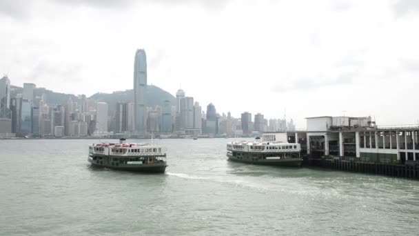 Hong Kong Chiny Sierpień 2018 Prom Płynący Victoria Harbor — Wideo stockowe