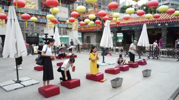 Hong Kong China Agosto 2018 Gente Reza Altar Mayor Del — Vídeo de stock
