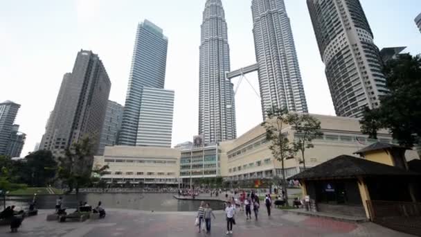 Klcc Park Las Torres Gemelas Petronas Famoso Monumento Malasia — Vídeo de stock