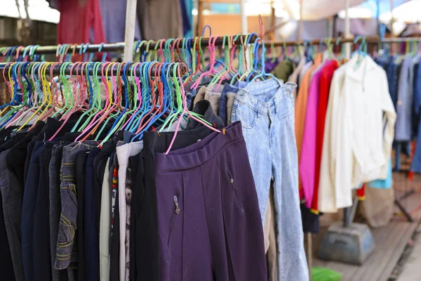 Broeken Jeans Hangers Tweedehands Winkel — Stockfoto