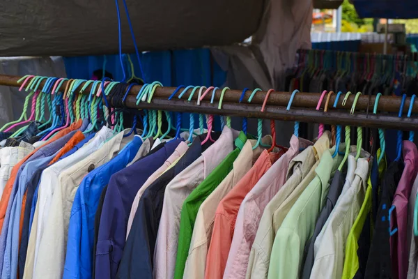 Bit Pazarı Satılık Ikinci Gömlek — Stok fotoğraf