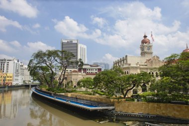 Kuala Lumpur, Malezya - 17 Temmuz 2018: River view şehir bina ve Sultan Abdul Samad binalar