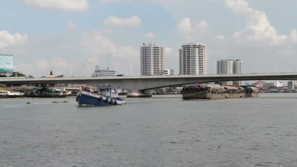 Nave Rimorchiatore Carico Sul Fiume Chao Phraya — Video Stock