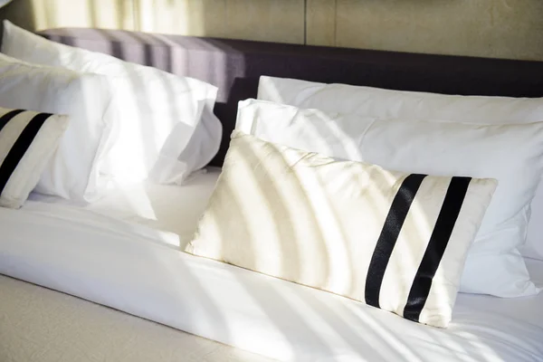 Подушки Одеяло Солнечным Светом Утром — стоковое фото