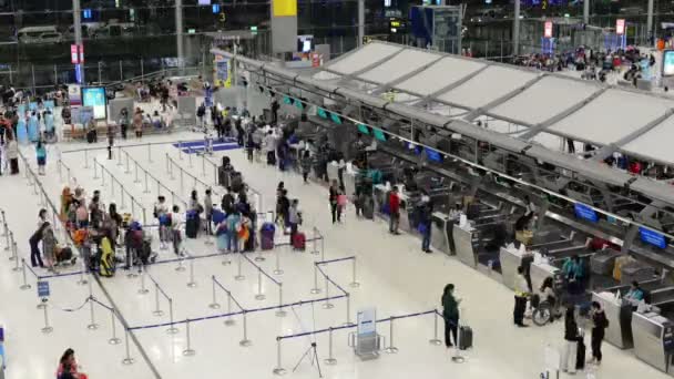 Time Lapse Dei Passeggeri Attesa Check Coda Nel Terminal Partenza — Video Stock
