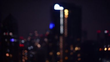 Defocused bokeh arka plan ile soyut kentsel gece ışık görünümü
