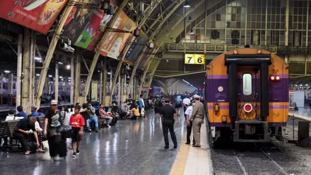 Bangkok Thailand December 2018 Time Lapse Trains Waits Passenger Platform — Stock Video