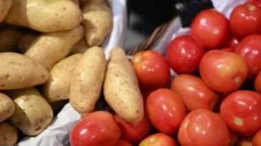 4k yakın taze patates, domates ve soğan piyasada satışa
