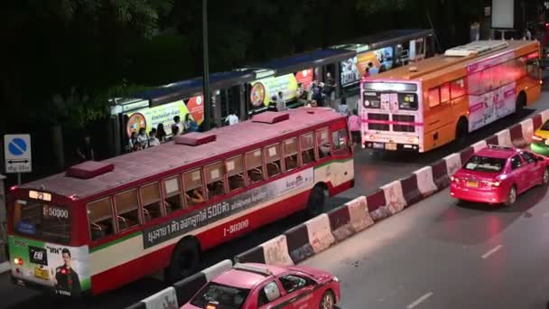 Bangkok Tailandia Noviembre 2018 Noche Muchos Autobuses Que Mueven Estación — Vídeo de stock