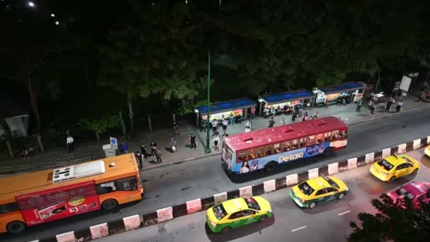 Bangkok Thailandia Novembre 2018 Gente Aspetta Sale Sull Autobus Alla — Video Stock