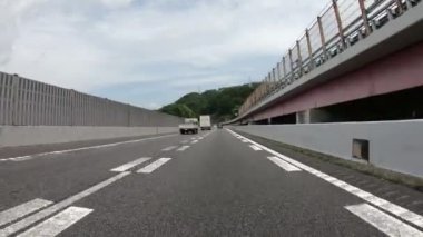 4k Japonya karayolu üzerinde çalışan bir araçtan Pov