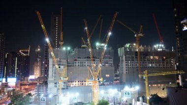 4 k gece zaman atlamalı kule vinç inşaat alanında çalışma