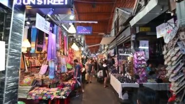 Bangkok, Tayland - 22 Aralık 2018: Chatuchak hafta sonu markette alışveriş ve ziyaret yerel mağaza yürüyüş Tay insanlar ve yabancı yolcuları
