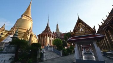 4k antik Budist Tapınağı Wat Phra Kaew veya Kraliyet Sarayı Bangkok hareketli kamera
