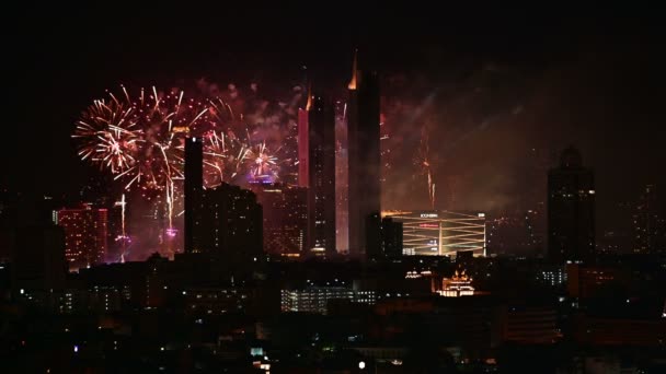 Feuerwerk Über Stadtlandschaft Mit Megalopolis Gebäuden Bangkok — Stockvideo