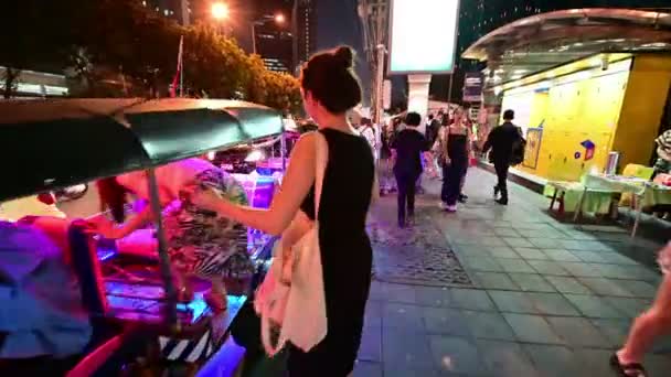 Bangkok Thajsko Prosince 2018 Tuk Tuk Turisté Talad Rod Fai — Stock video