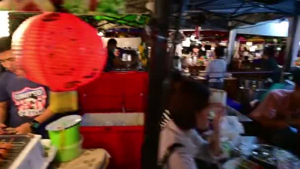 Bangkok Thailand December 2018 Lopen Avondmarkt Talad Rod Fai Bangkok — Stockvideo