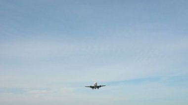 4 k uçak uçan iniş takımı ile Merkez over