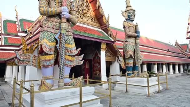 Buddha Szobor Óriás Grand Palace Wat Phra Kaew Bangkok Thaiföld — Stock videók