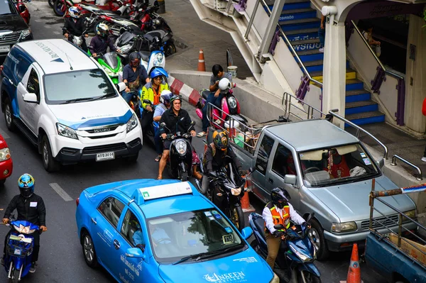 Bangkok Tailândia Janeiro 2019 Trânsito Move Lentamente Longo Uma Estrada — Fotografia de Stock
