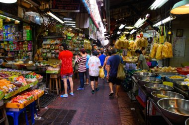 Bangkok, Tayland - 2 Şubat 2019: Bangkok mahallesinde gıda markette alışveriş yerel halkın