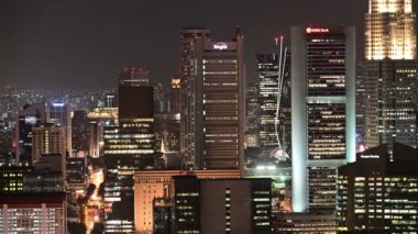 Singapore, Singapur - 30 Ocak 2019: Gece şehir gökdelenler, iş bölgesinde, zaman atlamalı