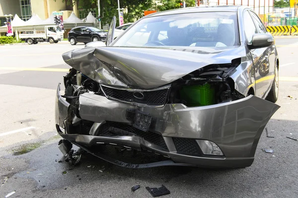Araba Kazasından Bir Şehirde Yolda Trafik Kazası Stok Fotoğraf