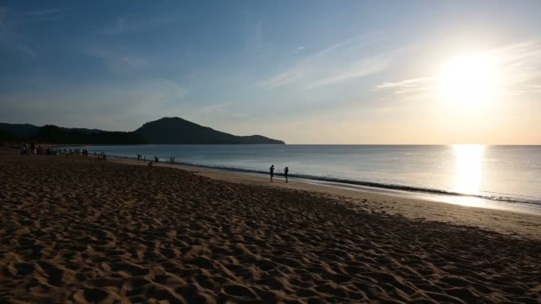 Tramonto Silhouette Folla Sulla Spiaggia Phuket — Video Stock