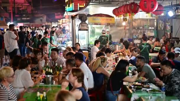 Bangkok Thailandia Giugno 2019 Persone Che Cenano Muovono Città Cinese — Video Stock