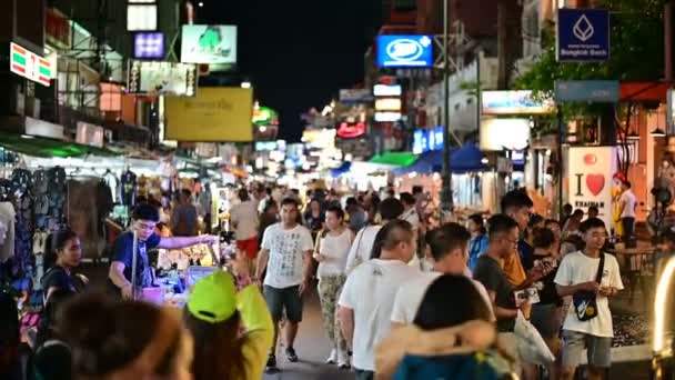 Bangkok Tailandia Junio 2019 Turistas Mochileros Visitados Mercado Nocturno Khao — Vídeos de Stock