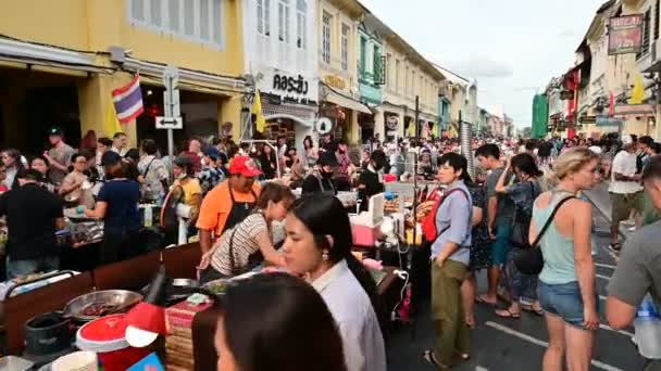 Phuket Thailandia Giugno 2019 Folla Turisti Che Fanno Shopping Artigianale — Video Stock
