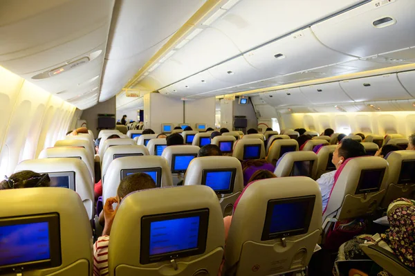 Asientos Dentro Del Avión Pasajeros Sentados Toda Área — Foto de Stock