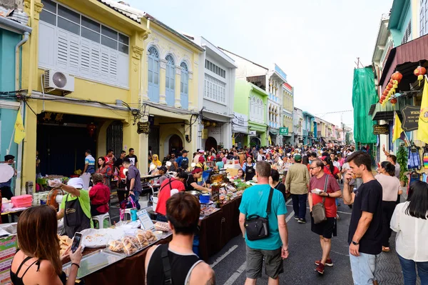 Phuket Tayland Haziran 2019 Turistler Alışveriş Sanatları Lardyai Yürüyüş Sokak — Stok fotoğraf