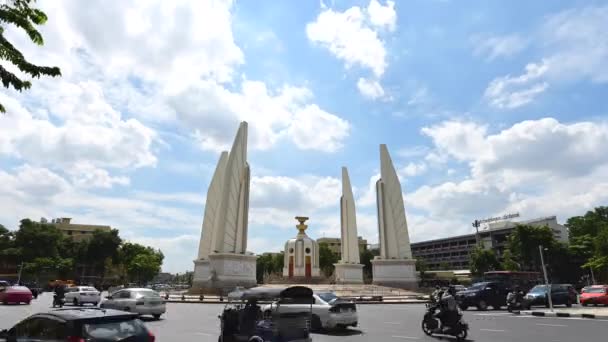 Časový Interval Památky Demokracie Bangkoku Provozem — Stock video