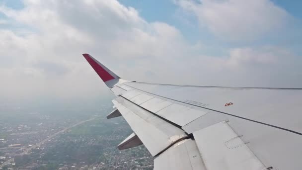 Uitzicht Vanuit Vliegtuig Venster Klimmen Met Bocht Door Bangkok Stad — Stockvideo