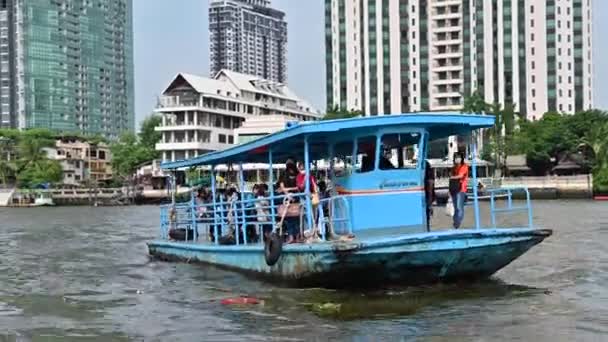 2020年8月14日タイ バンコク チャオプラヤー川の水上公有船 — ストック動画