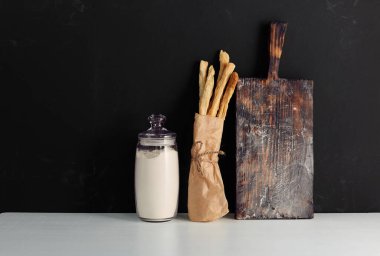 Fırından baget ve un.