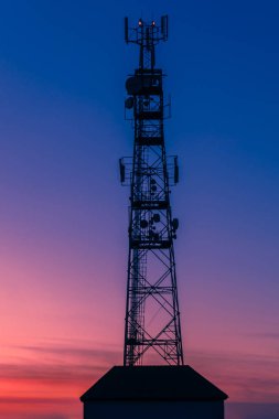 Mobil operatörün verici mavi saat.