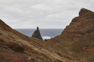 Portekiz 'deki Madeira adalarının harika renkleri. Muhteşem manzaralar ve doğa.
