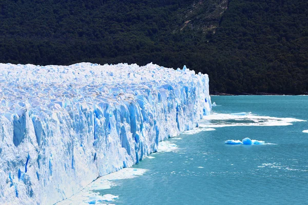 Patagonya 'daki Perito Moreno buzulu Arjantin