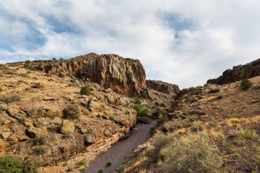 New Mexico, harika bir ülkenin ıssız çöl manzarası.