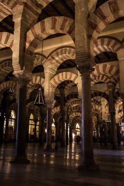 Cordoba 'daki muhteşem Meqzuita Katedrali' nin içinde.