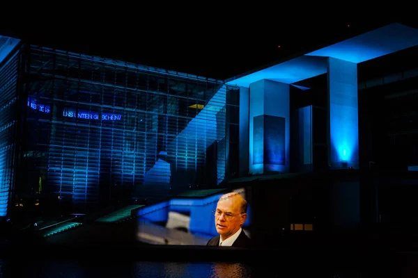 Geceleri Berlin hükümet sarayı