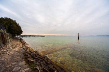 Garda Gölü, muhteşem Sirmione manzarası, İtalya